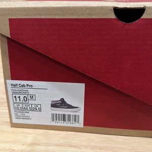 NWT Vans Half Cab Pro